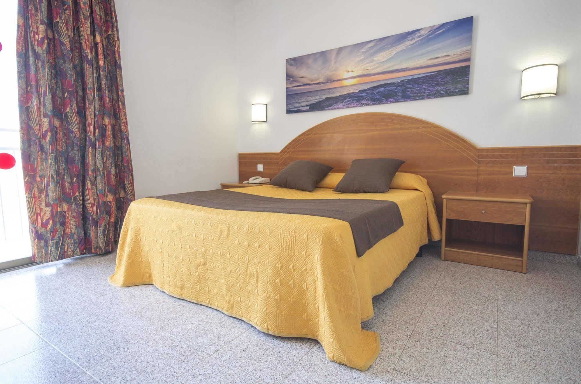 Hotel Brisa - Adults Only Sant Antoni de Portmany Екстериор снимка