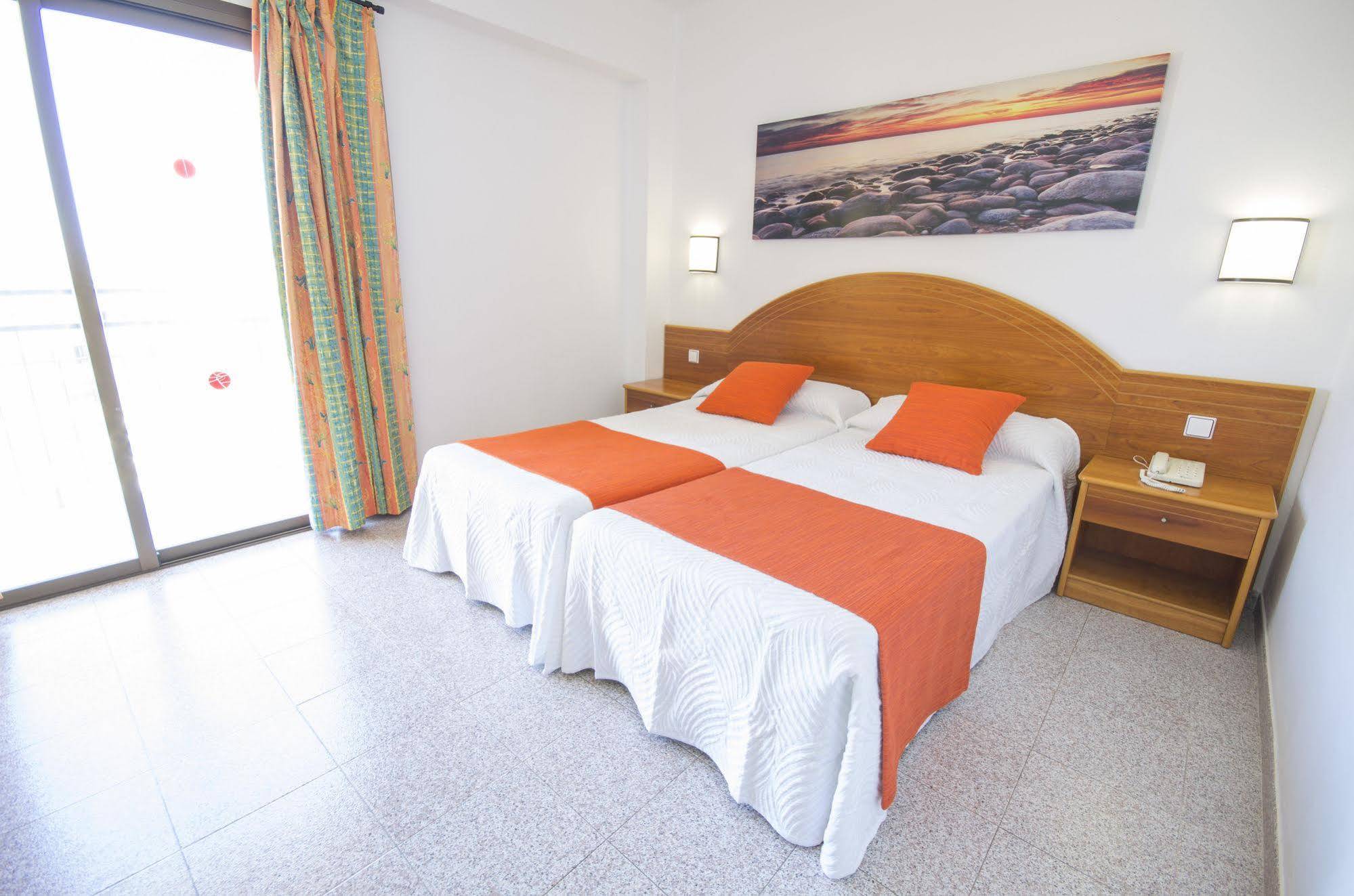 Hotel Brisa - Adults Only Sant Antoni de Portmany Екстериор снимка