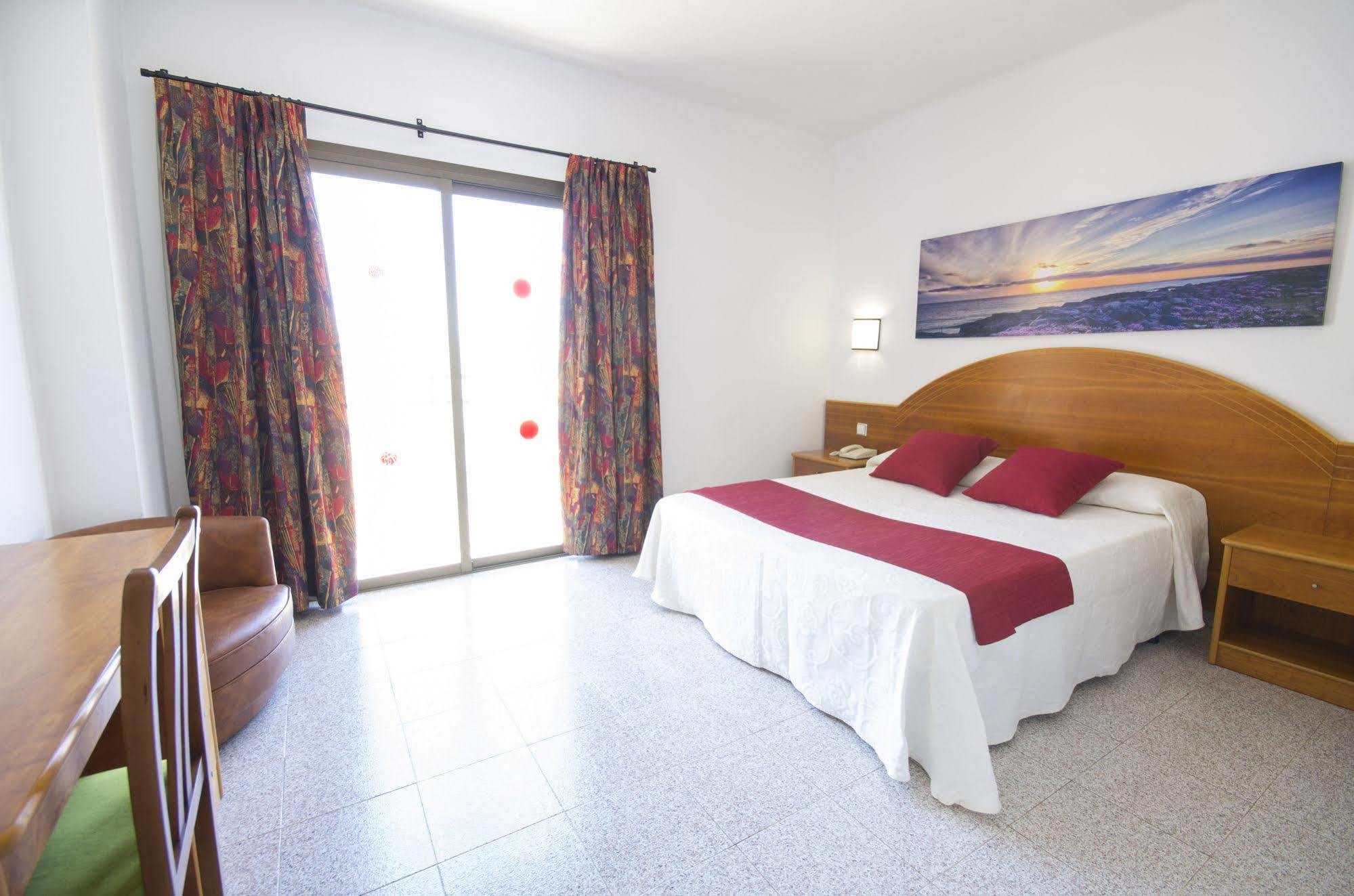Hotel Brisa - Adults Only Sant Antoni de Portmany Екстериор снимка