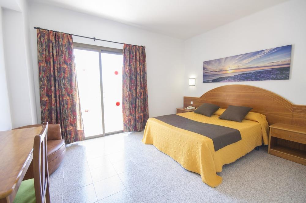 Hotel Brisa - Adults Only Sant Antoni de Portmany Екстериор снимка